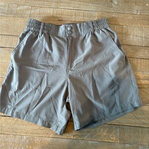 Men’s Burlebo everyday short. Size small. Grey.